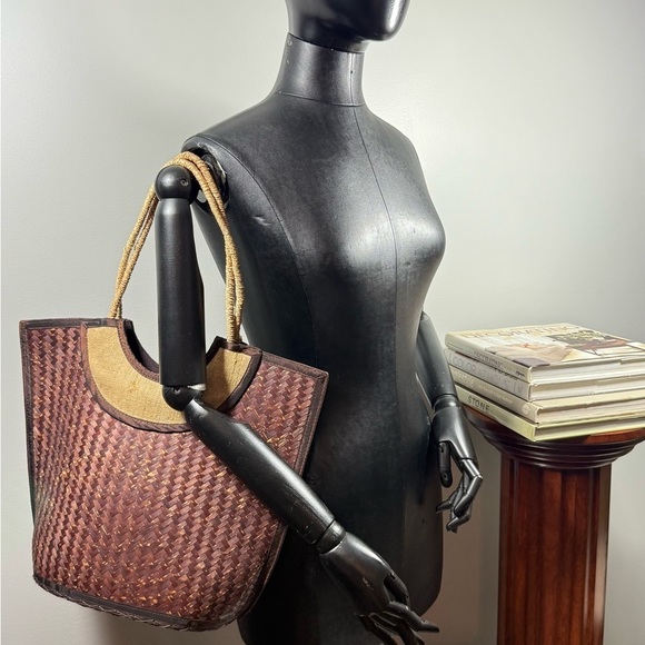 Handbags - Elegant Brown Woven Tote Bag